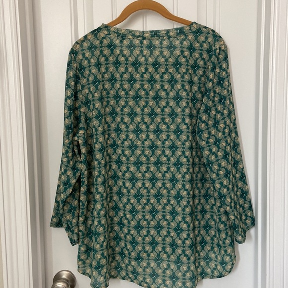 CAbi Size Large Jade Green Leaf Print Top EUC - Picture 5 of 5